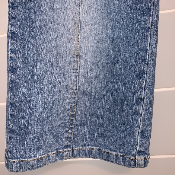 Low Rise Angels Capri Jeans - Picture 6 of 16